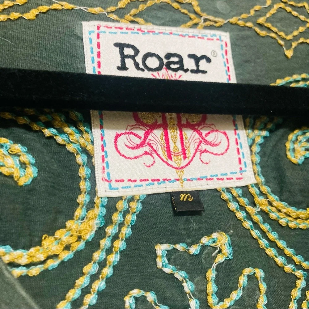 Roar shirt